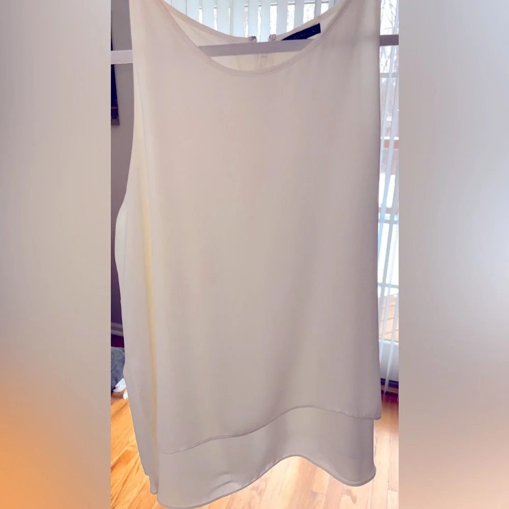 Sleeveless white blouse. Chiffon Layered bottom and longer back. Large - Picture 5 of 13